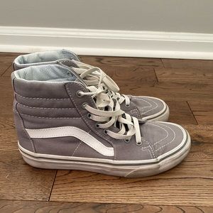 Gray high top VANS size 8